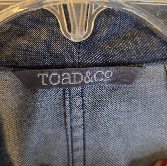 Toad&Co Short Sleeved Denim Top Size Medium - Picture 5 of 11